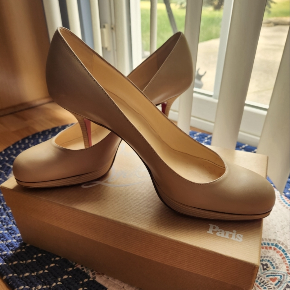 Louboutin Red Bottom Heels Sz 39.5